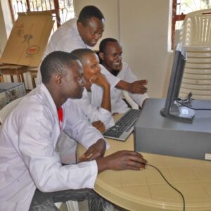 Studenten am Computer im Kolleg